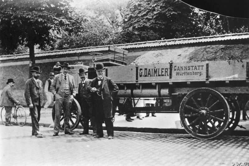 המשאית הראשונה מתוצרת דיימלר, 1896