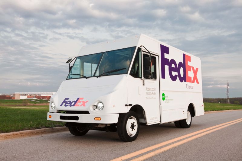 רכב חשמלי מתוצרת Smith Electric בשירות חברת FedEx